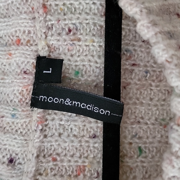 ❄️3/$25 Sprinkle Sweater - Picture 3 of 8